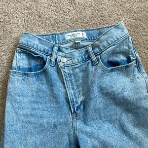 Abercrombie and Fitch curve love the 90’s straight ultra high rise jeans